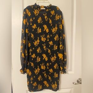 Long sleeve dress. The fabric is comfy. Size Meduim